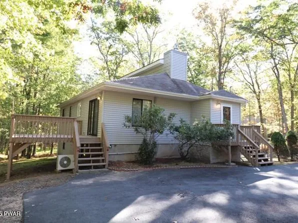 247 W Lakeview Rd, Lackawaxen, PA 18435