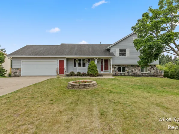 2742 Woodridge Dr, Jenison, MI 49428