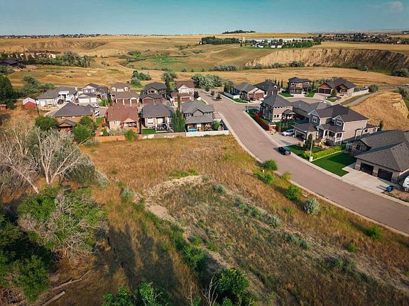 3rd image of 8 Canyon Creek Dr SW