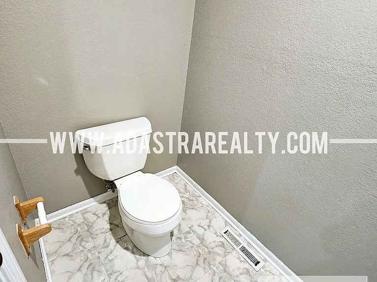 1316 E 123rd Ter #A — Photo 30