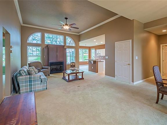 3rd image of 6091 Triple Crown Cir