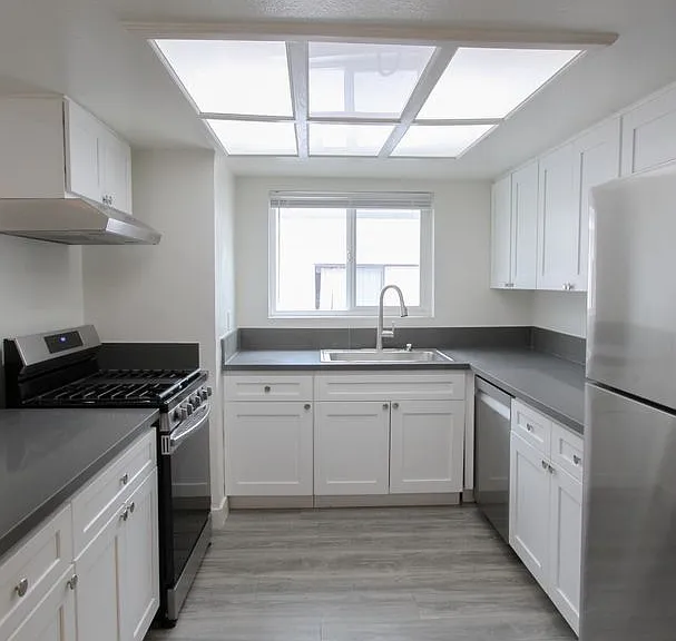 328 E Providencia Ave — Photo 13