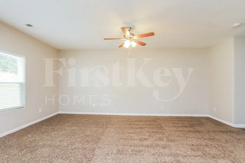 4 bed, 2.5 bath, 1995 sqft, $2,460 — Photo 2