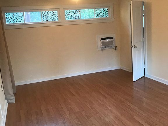 5th image of 122 Biering Ave #2