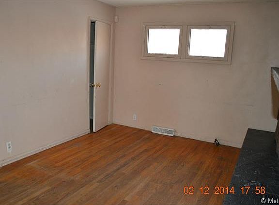 3rd image of 1885 S Vallejo St