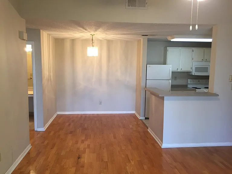 536 Granville Ct — Photo 5