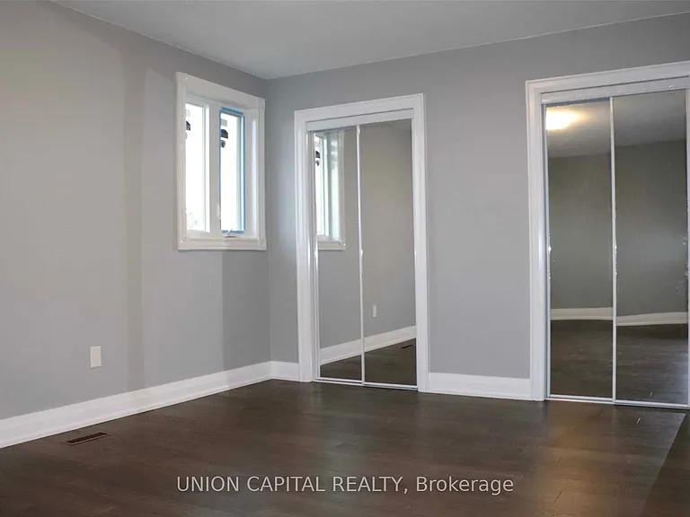 3210 Fairfox Cres — Photo 10