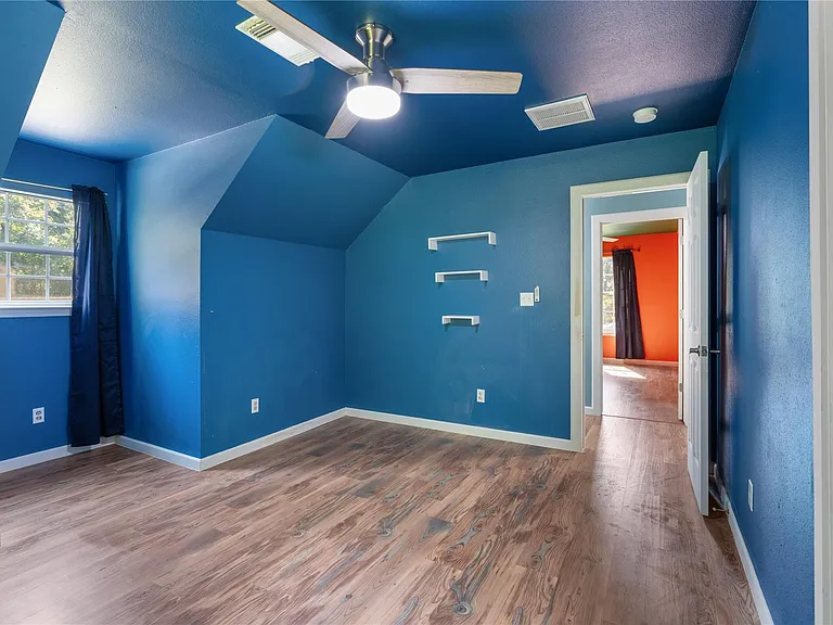293 Commodore Dr — Photo 26