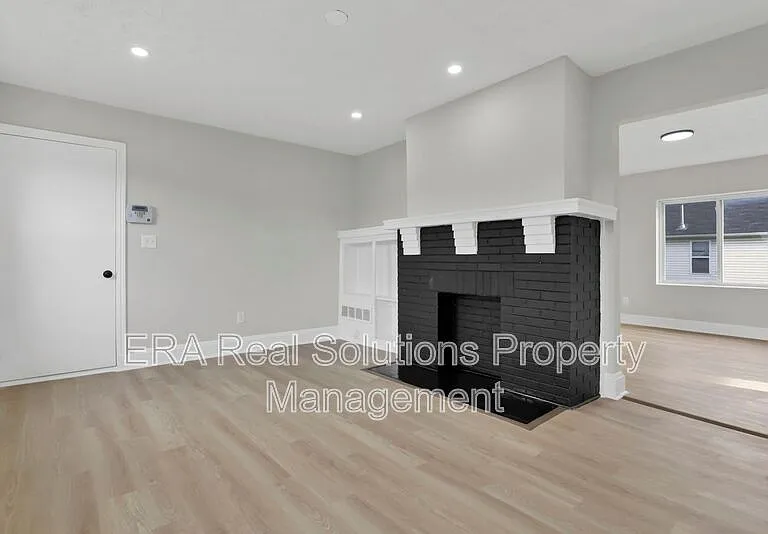 1120 Cole St — Photo 8