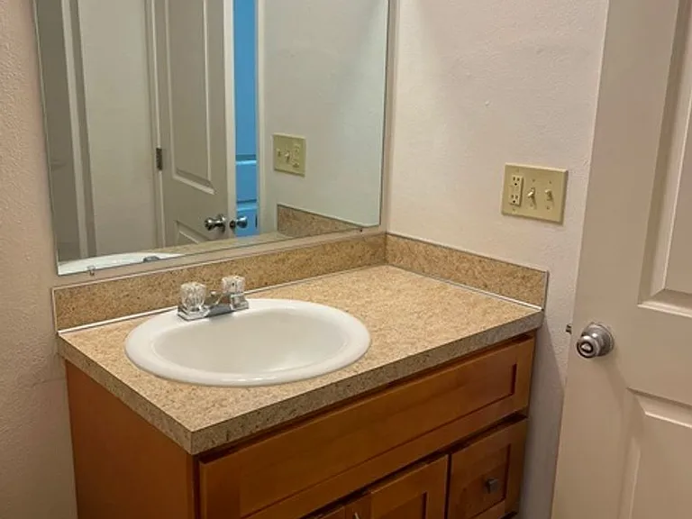 1125 Wyatt Ave — Photo 25
