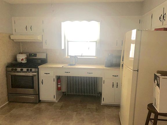 Left side of kitchen