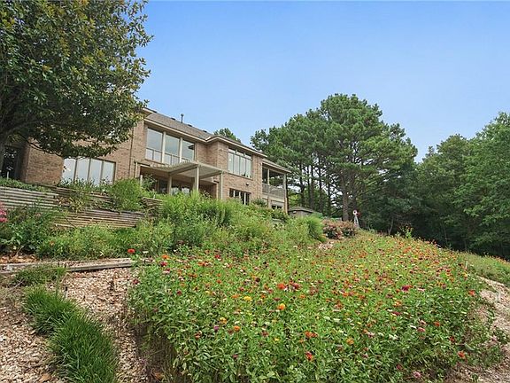 2nd image of 11 Stirling Cir