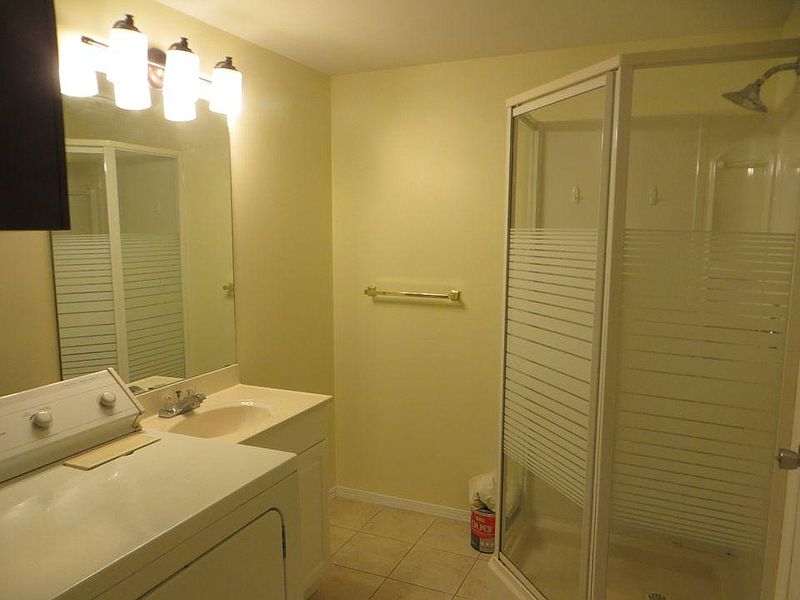 North Vancouver House for rent - 3 Bedrooms — photo 3