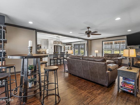 4th image of 9928 Sierra Vista Ln