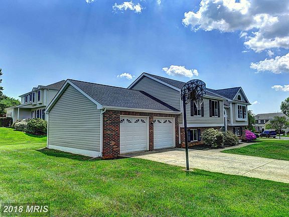 2nd image of 900 Bergen Ln