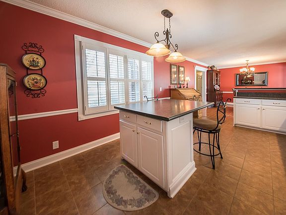 5th image of 689 Deerfield Dr