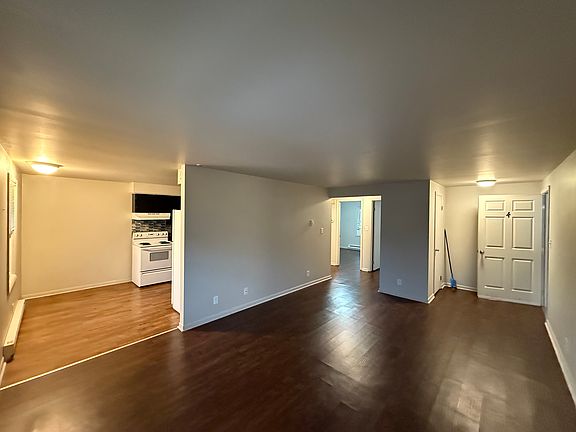 3rd image of 217 N Jefferson St #77d29ab8d