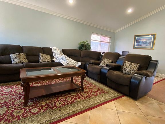 4th image of 3932 Blackthorn St