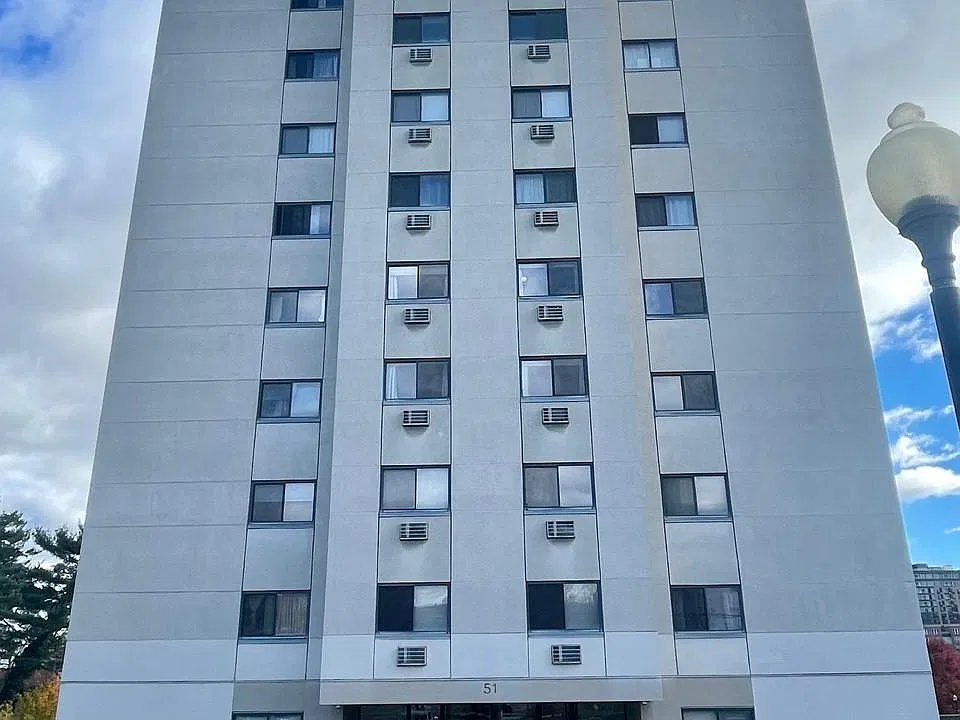 51 Schuyler Ave #8C