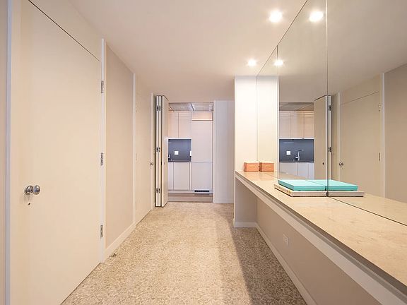 4th image of 35 E 76th St #502/504