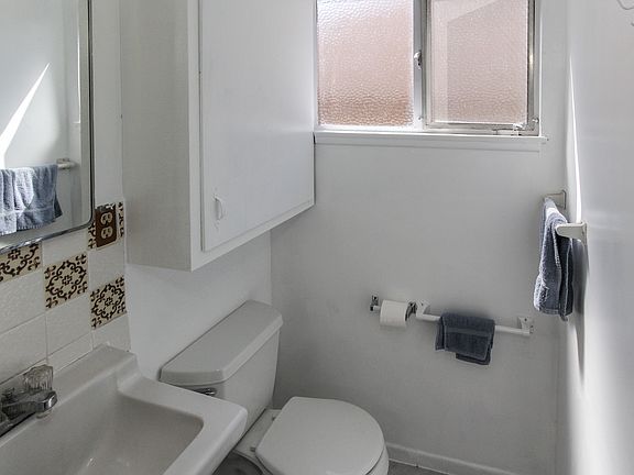 5th image of 6175 Myra Ave