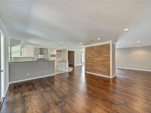 5th image of 2315 Holsum Cir