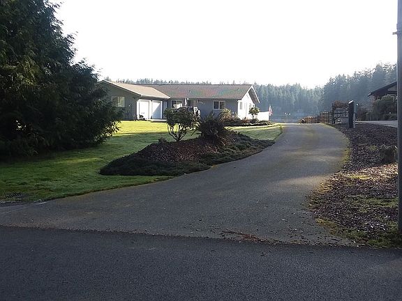 2nd image of 4853 Lakeside Dr