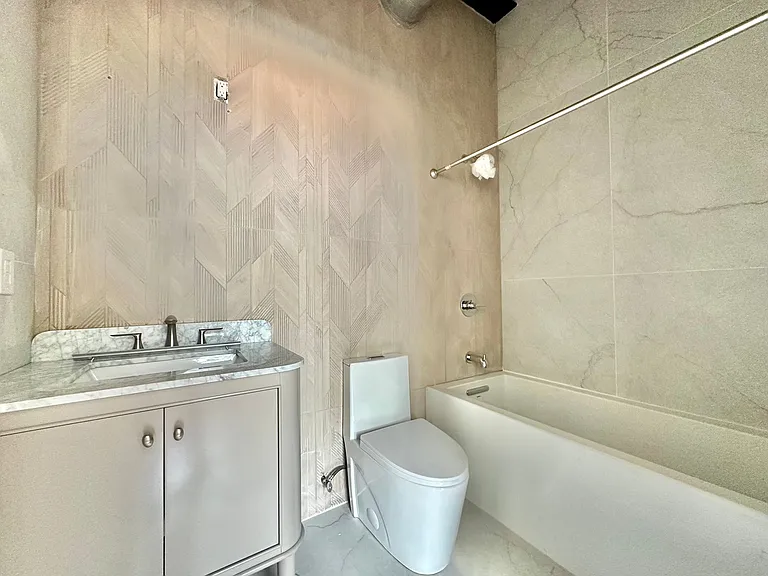 402 Crown St — Photo 12