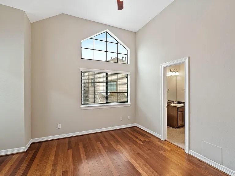 2045 W 14th 1/2 St — Photo 17