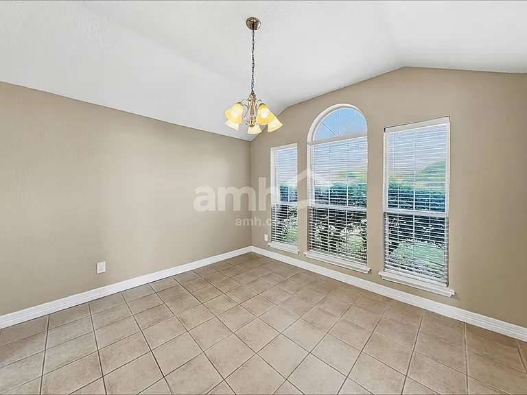 7504 Wood Slope Dr — Photo 8