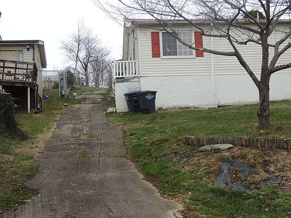 3rd image of 529 Peach Orchard Dr