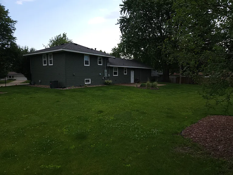 921 Oriole Dr — Photo 7