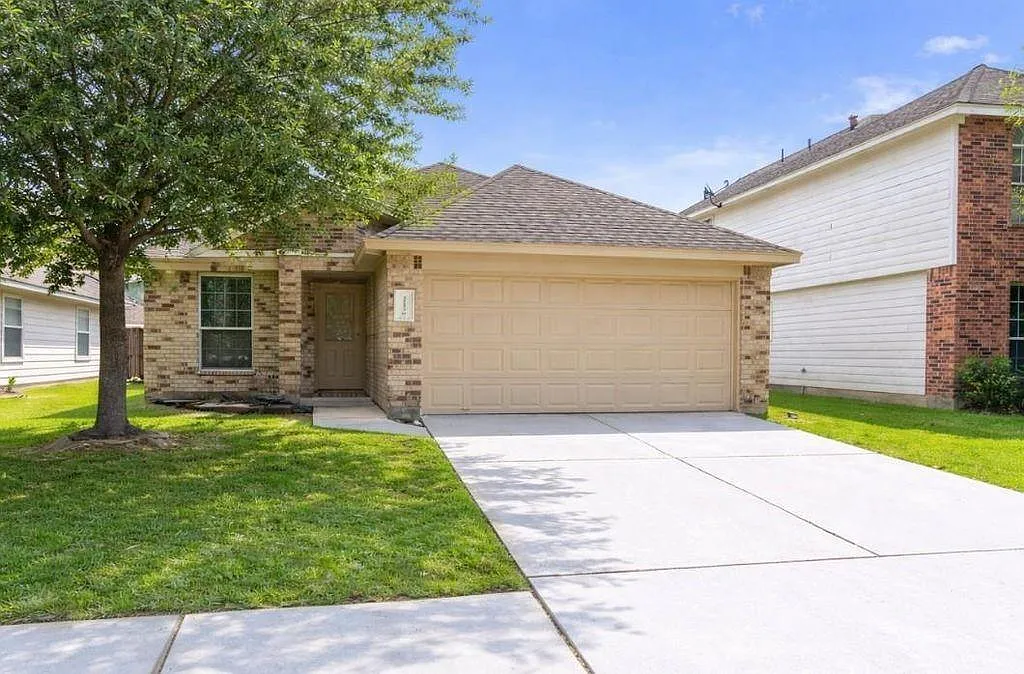 3 bed, 2.0 bath, 1698 sqft, $2,100 — Photo 1