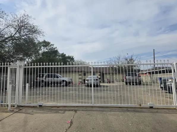 2016 S India Ave, Laredo, TX 78046