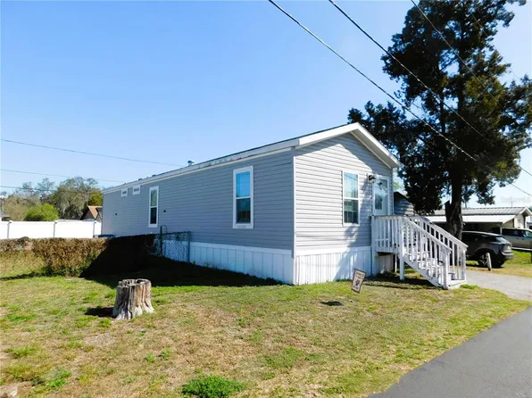 39143 Hillcrest Dr, Zephyrhills, FL 33542