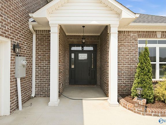 3rd image of 17050 Stonegate Dr