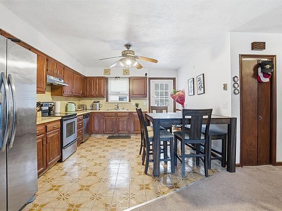 5th image of 35 Elmdale Ave