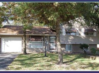 18 S Pine Ln, Glenwood, IL