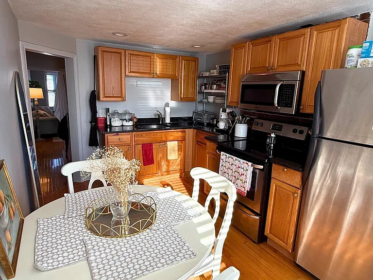 265 Lexington St #4 — Photo 3