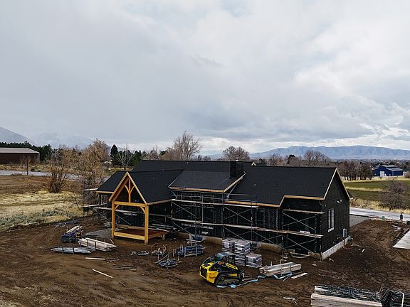 4th image of 702 N 2000 E #305