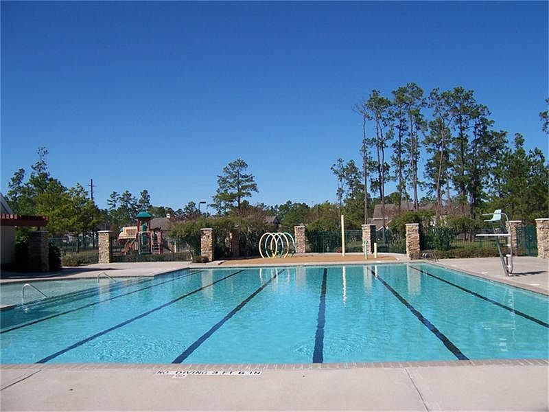 Gorgeous neighborhood pool!