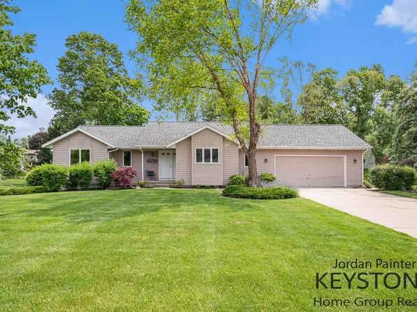 5896 Rollaway Dr NE, Comstock Park, MI 49321