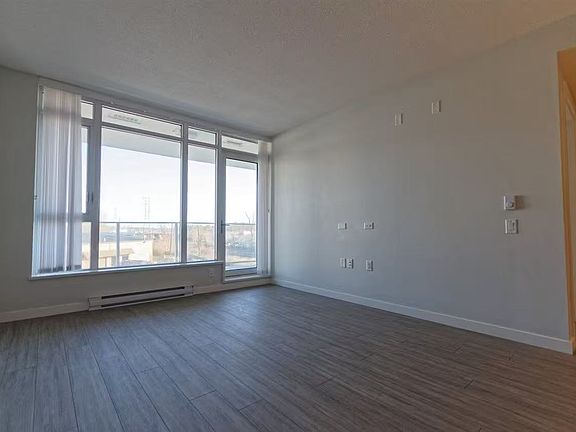 4th image of 2388 Madison Ave #401