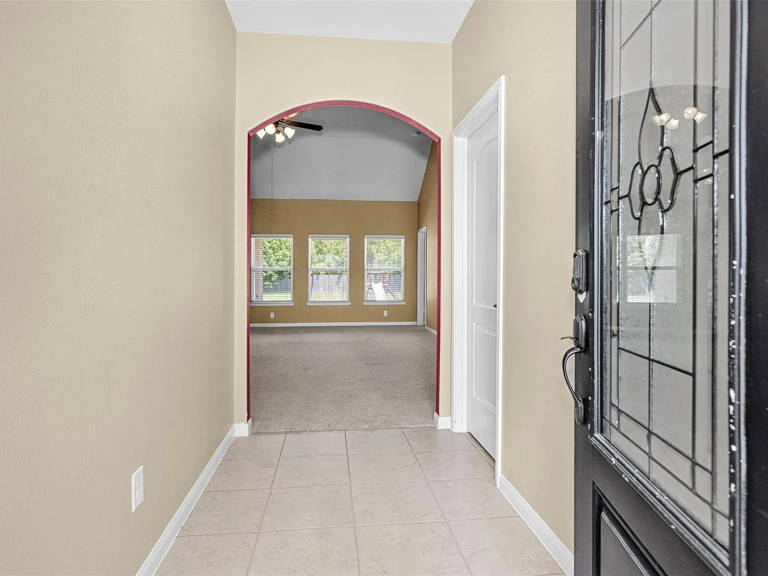 3 bed, 2.0 bath, 1852 sqft, $2,200 — Photo 4