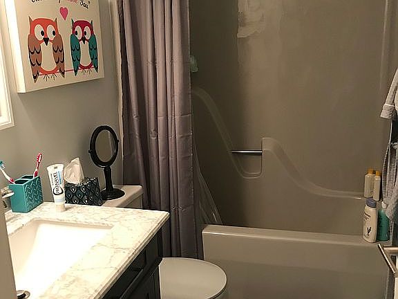 Main bath with ceramic tile