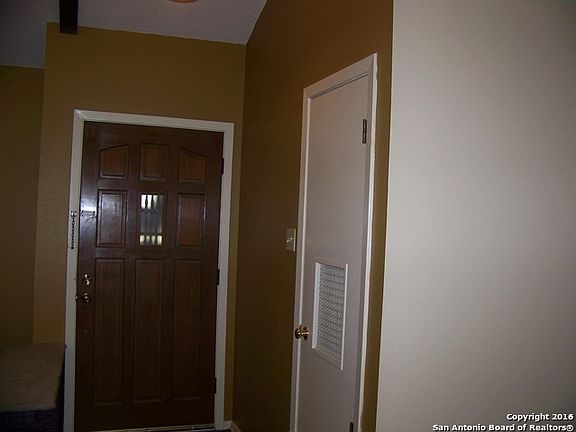2nd image of 142 Tall Oak Dr