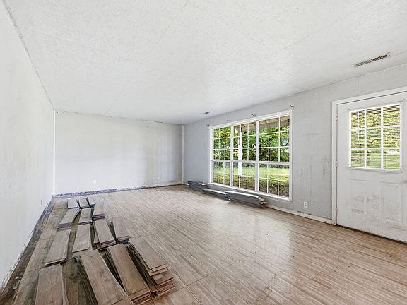 4th image of 98 Dalyrimple Ln