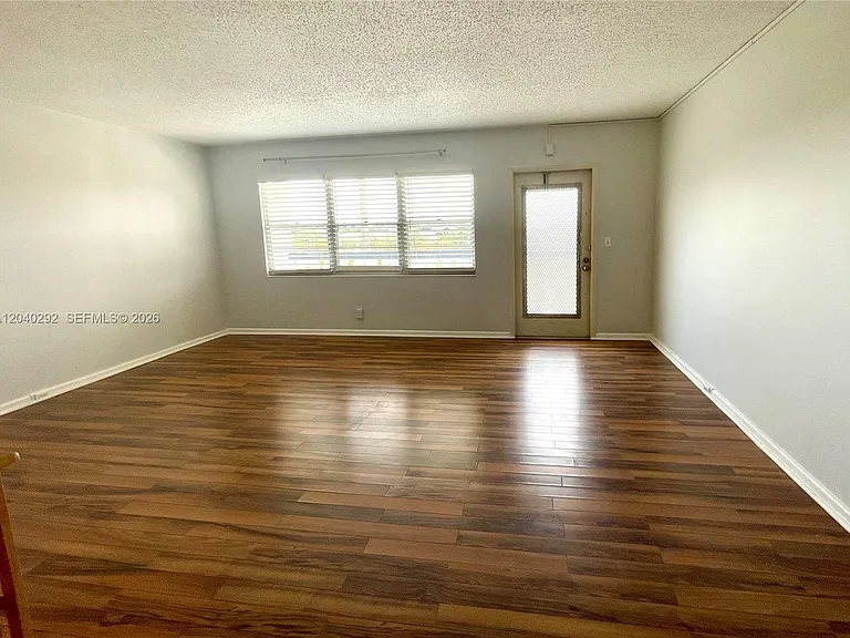 4031 Harwood Cres #4031-D — Photo 10