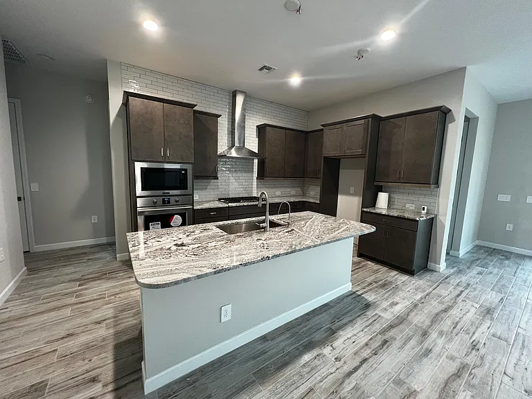 10548 W Albert Ln — Photo 10