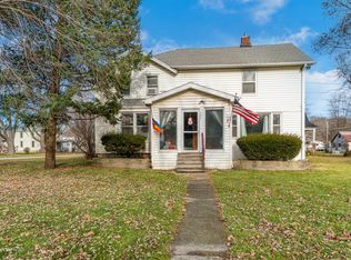 202 N Locust St, Momence, IL 60954